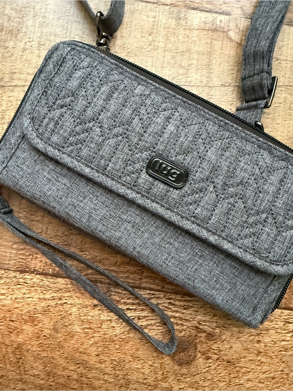 Lug RFID Crossbody Wallet Travel Organizer Gray Quilted NWOT - Picture 8 of 11